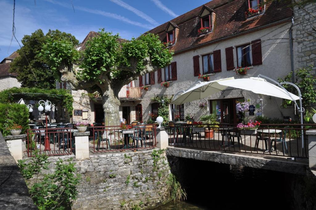 Logis Hotels - Auberge De L'Ile - Hotel 3 Etoiles Et Restaurant Creysse  Exterior foto