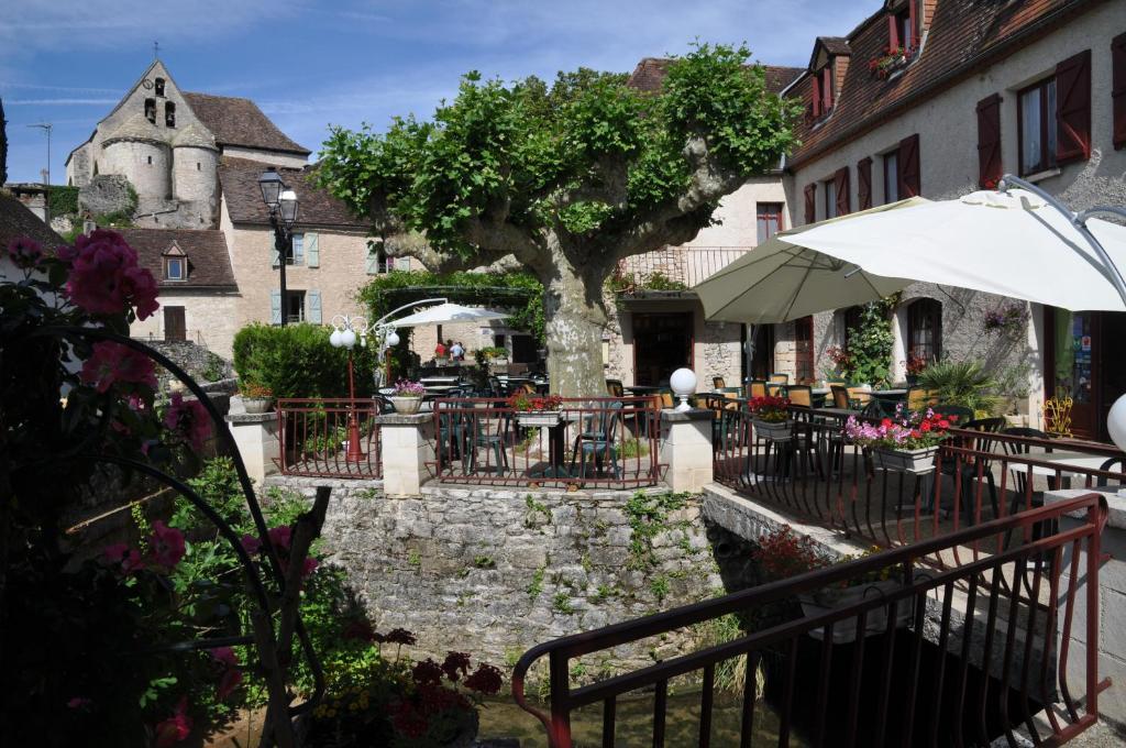 Logis Hotels - Auberge De L'Ile - Hotel 3 Etoiles Et Restaurant Creysse  Exterior foto