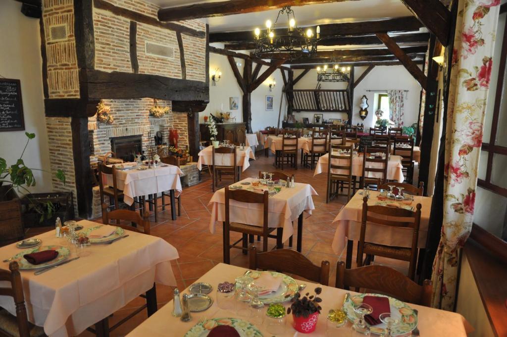Logis Hotels - Auberge De L'Ile - Hotel 3 Etoiles Et Restaurant Creysse  Exterior foto