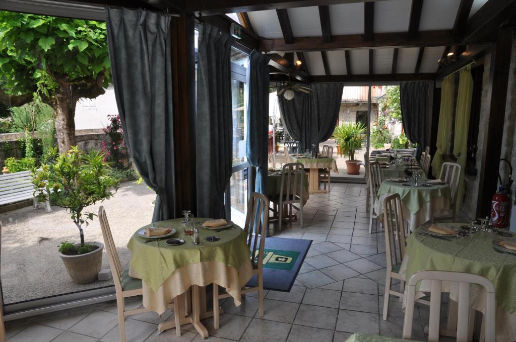 Logis Hotels - Auberge De L'Ile - Hotel 3 Etoiles Et Restaurant Creysse  Exterior foto