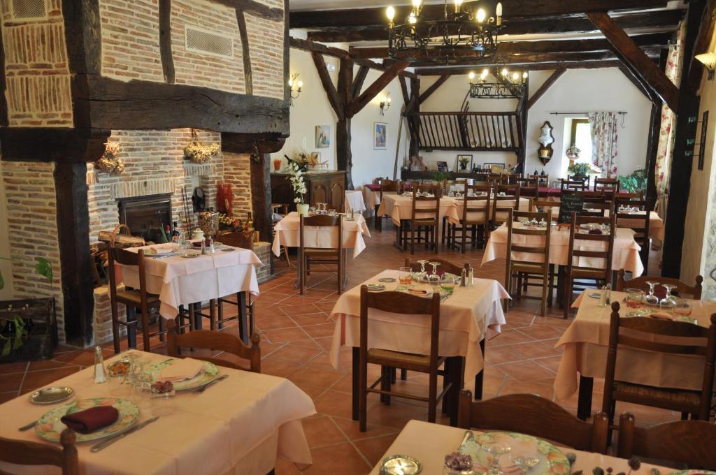 Logis Hotels - Auberge De L'Ile - Hotel 3 Etoiles Et Restaurant Creysse  Exterior foto