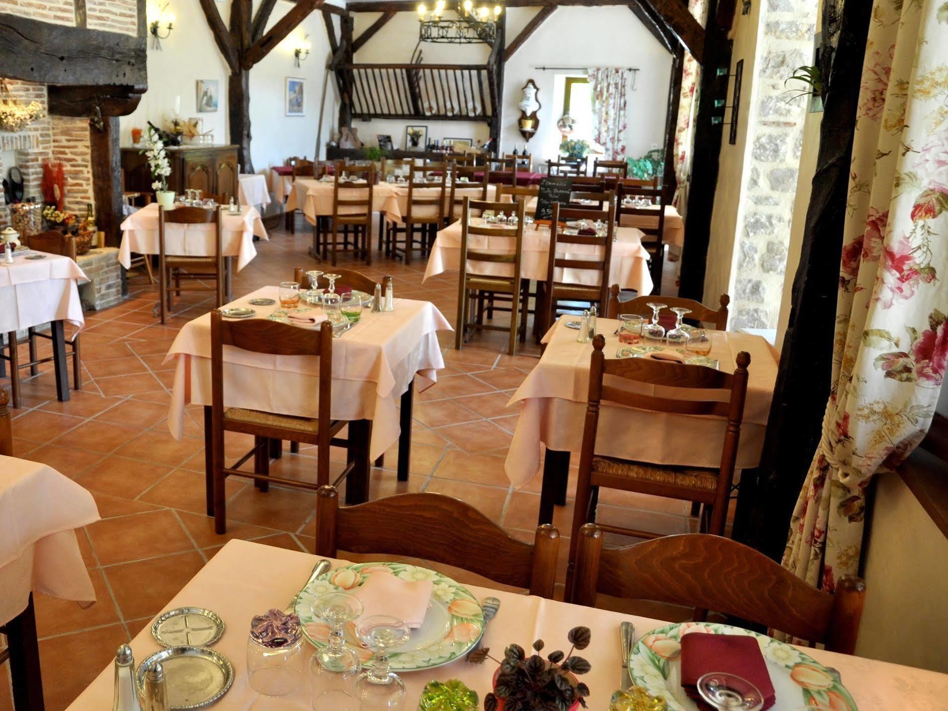 Logis Hotels - Auberge De L'Ile - Hotel 3 Etoiles Et Restaurant Creysse  Exterior foto